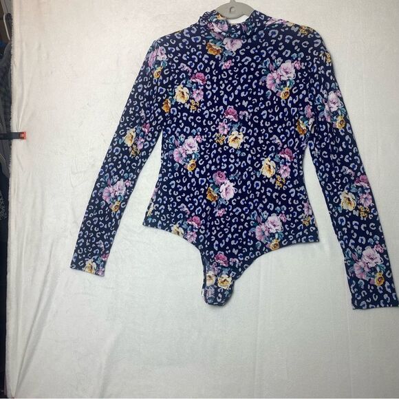 White Birch Blue/Floral Design Body Suit Size Medium - Picture 2 of 10